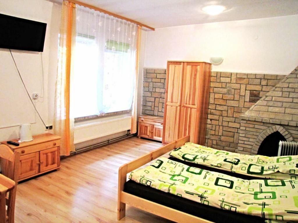 Pod Kamiennikiem Hotel Trzemesnia Exterior photo