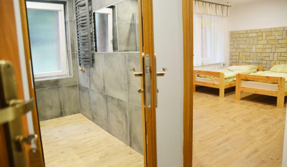 Pod Kamiennikiem Hotel Trzemesnia Exterior photo